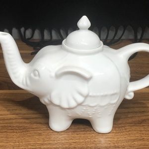 Vintage Lucky Elephant Cordon Bleu Tea Pot